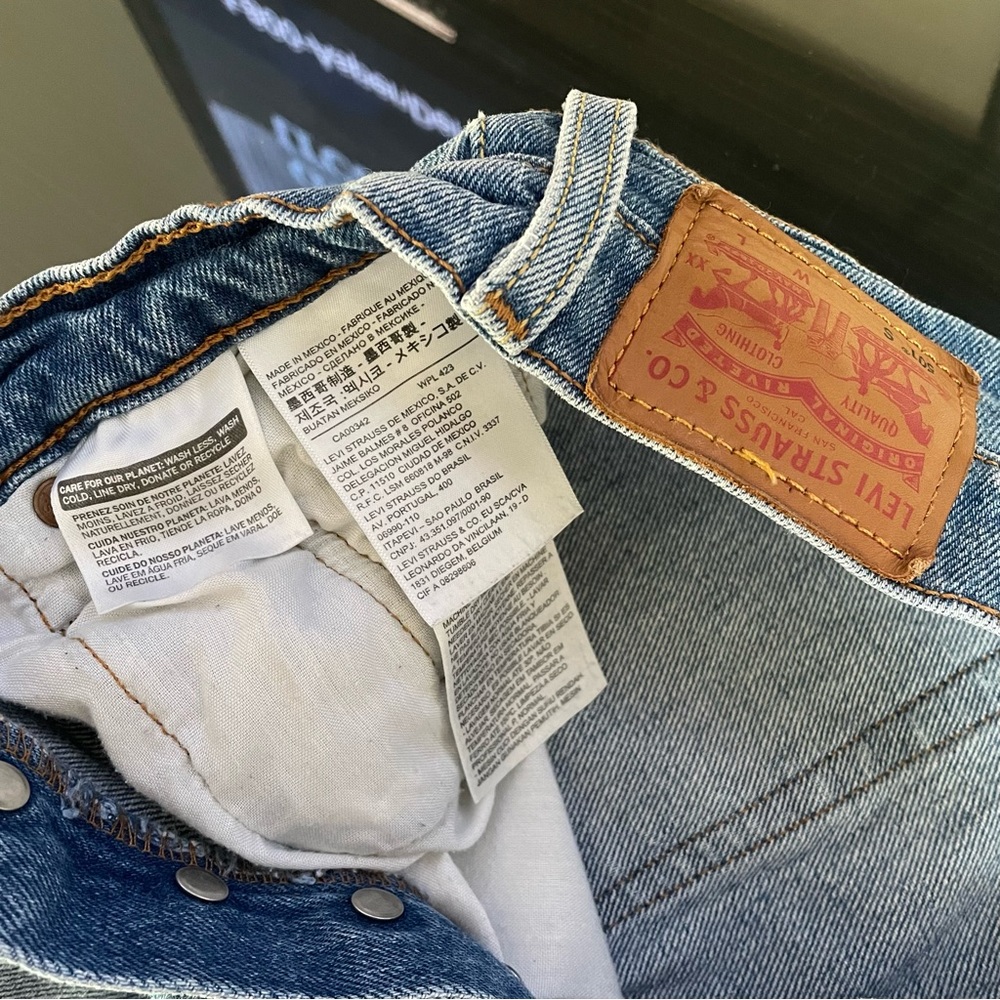 Blue Levi’s - Picture 8 of 8